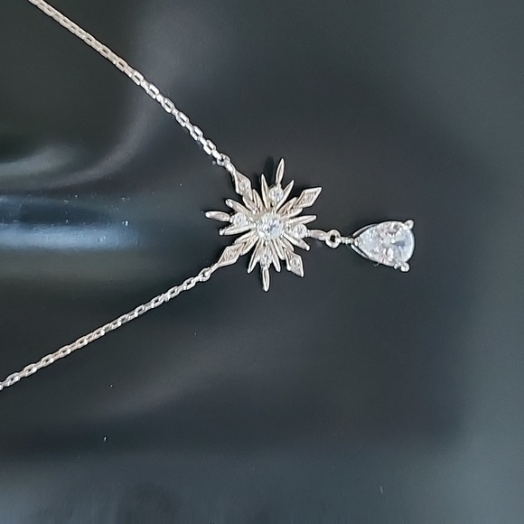 NWT Charmed Aroma necklace - Picture 2 of 3